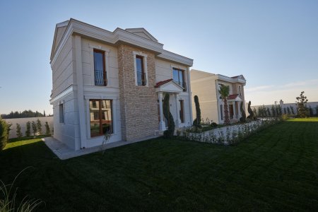 Silivri Doğantepe Mevkii Havuzlu Bahçe İçinde 3 Adet Özel Villa!
