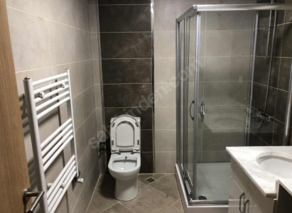 KAYAŞEHİR 3. BÖLGEDE TADİLATLI TAPULU 2+1 ARAKAT DAİRE!